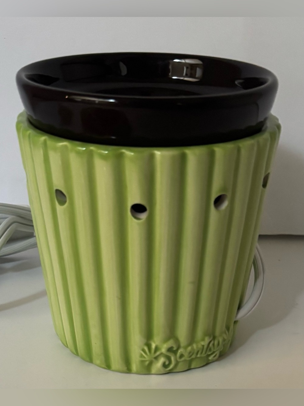 Scentsy cupcake warmer NEW NWT ceramic 3 piece retired - Picture 11 of 12
